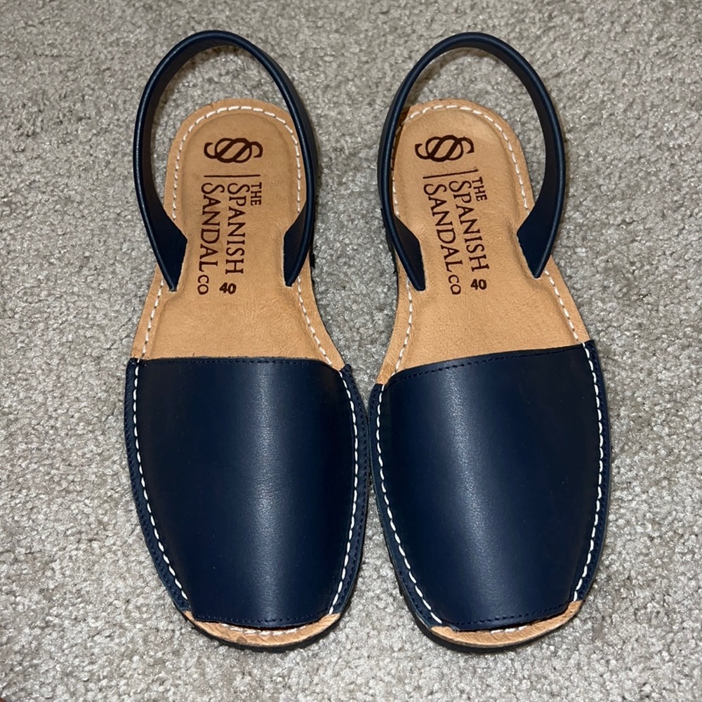 NWOT navy blue espadrilles from the Spanish Sandal Co, 9.5, super cool